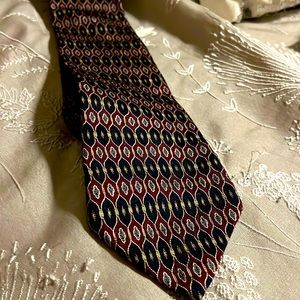 100% Imported Silk Geoffrey Beene Designer Tie.